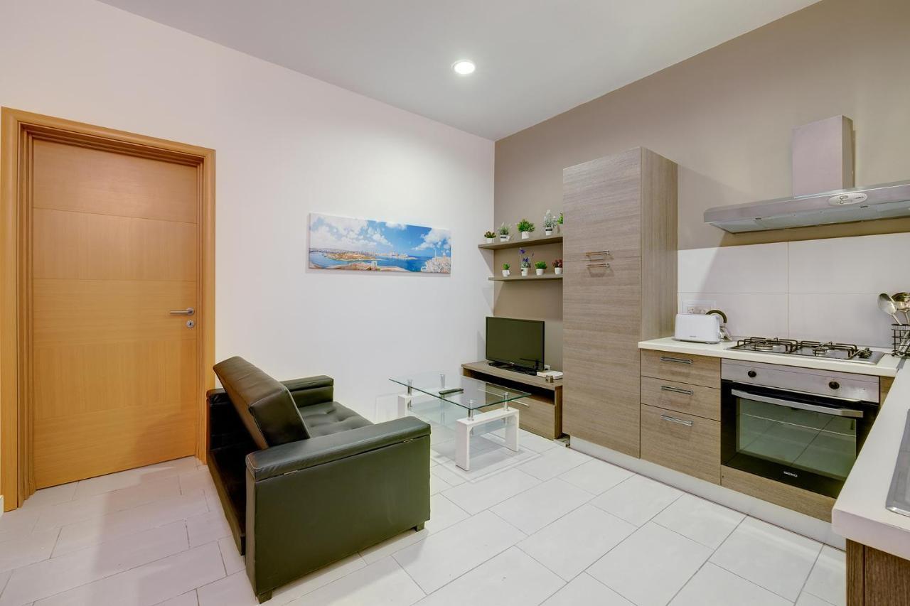 Modern 1Br Maisonette Steps From The Promenade Слима Экстерьер фото