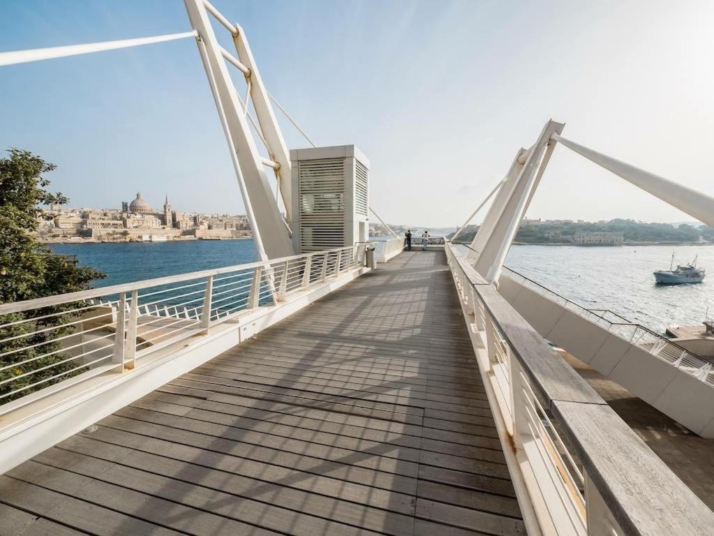 Modern 1Br Maisonette Steps From The Promenade Слима Экстерьер фото